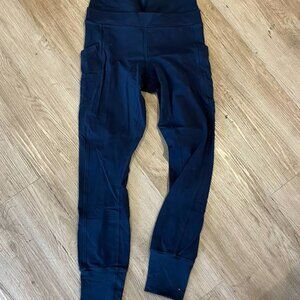 LULULEMON CARGO LEGGINGS - US 6